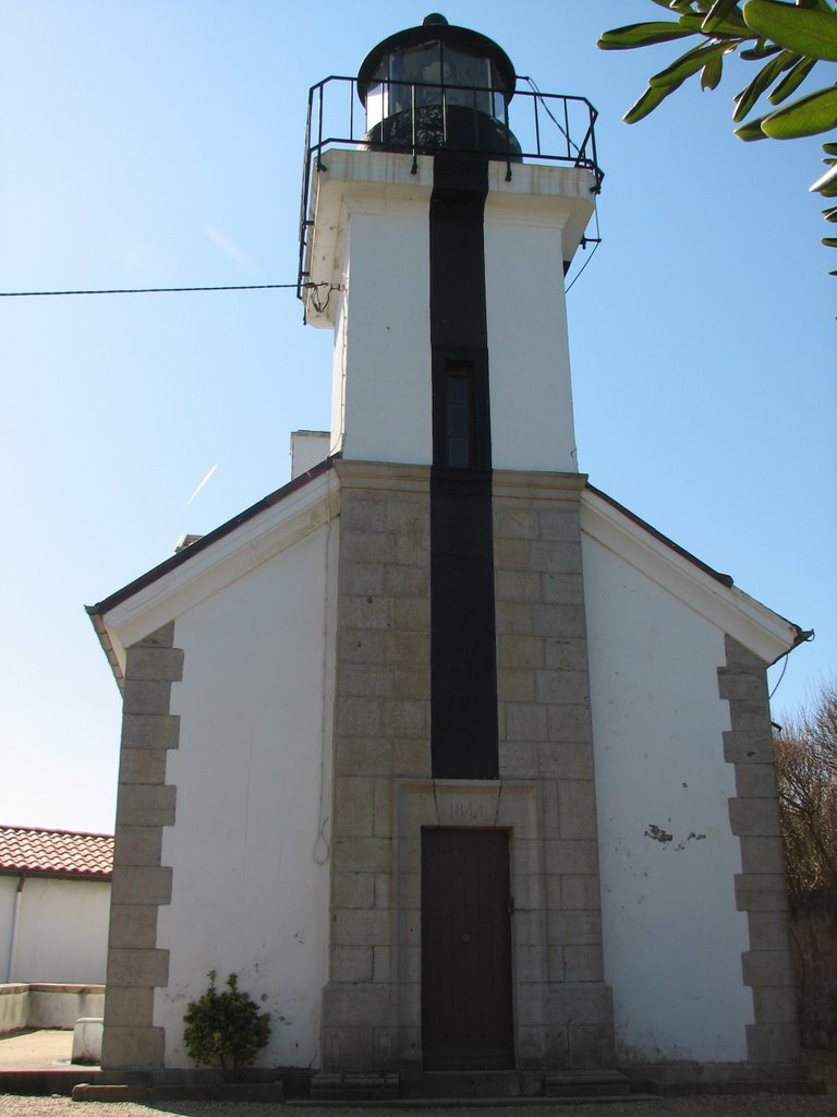 L'Ancien Phare De Socoa De 1844 by Haukingham