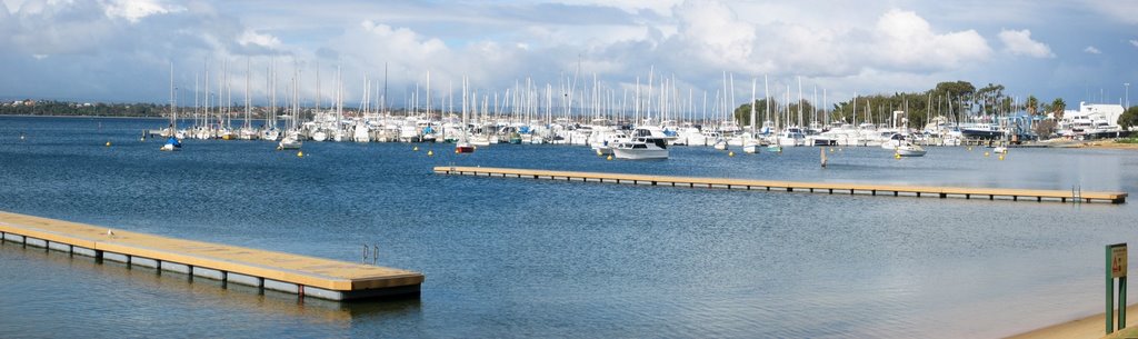 Royal Perth Yacht Club from Matilda Bay by Glenn_K