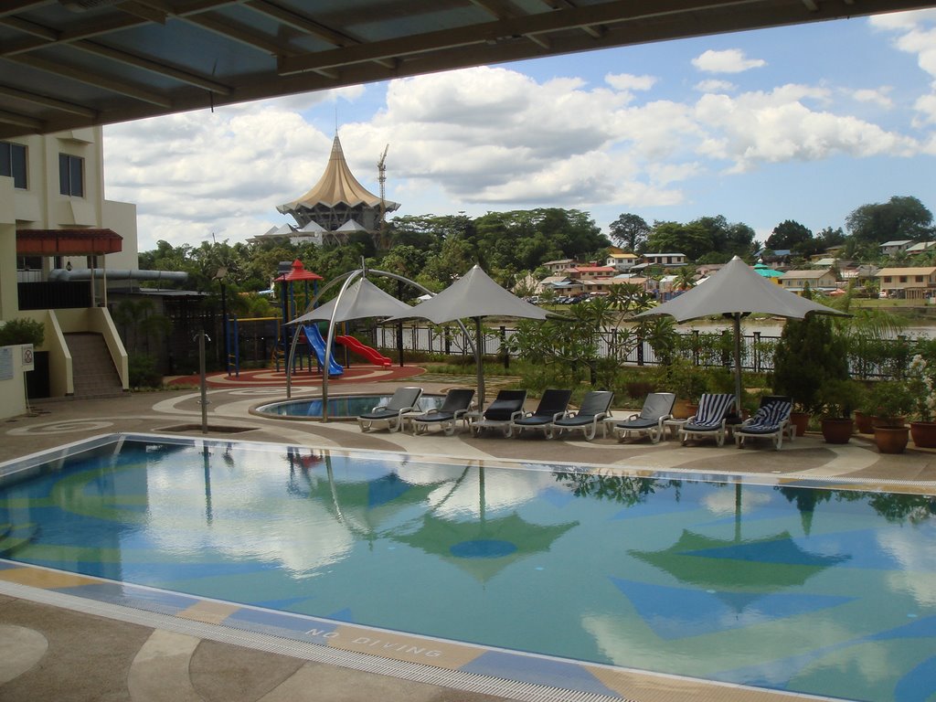 Swimming pool@Holiday Inn. Kuching (Now Grand Margherita Hotel) by A Syaharuddin K