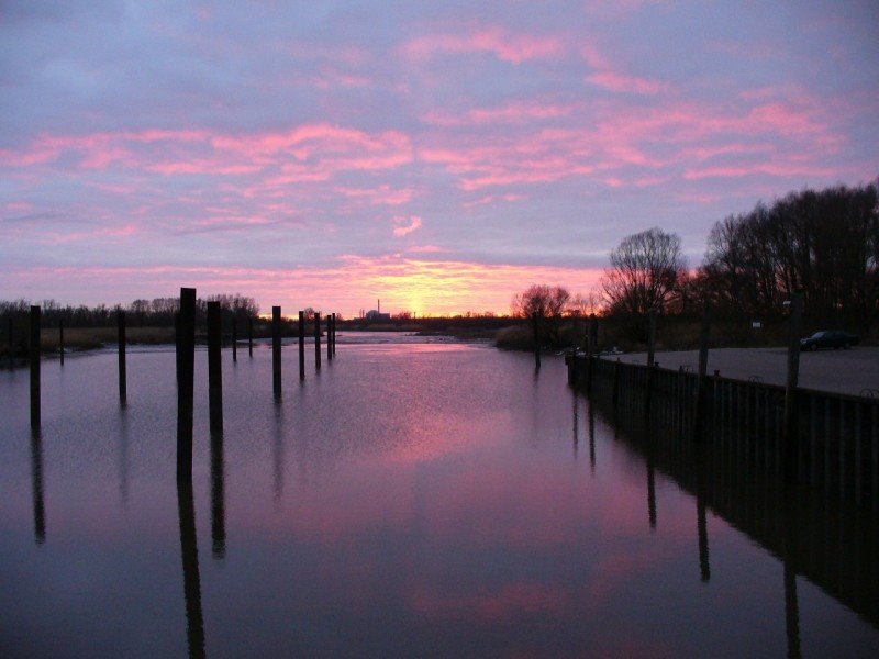 Sunset am Haseldorfer Hafen by U.Groth