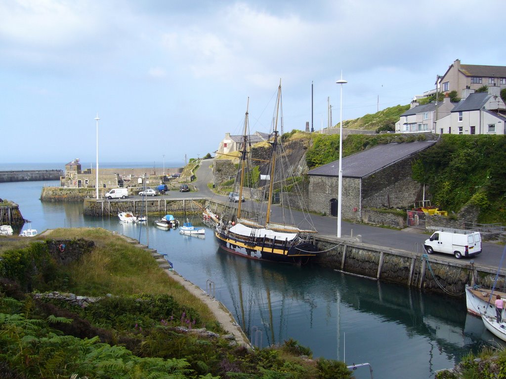 Amlwch Port by Yanat