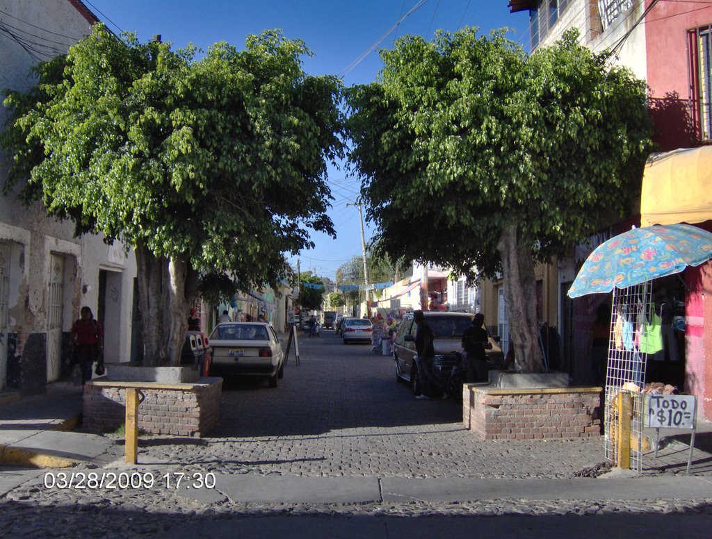 Pino Suárez street, Venustiano Carranza corner, Zaragoza corner, view of South to North, in the city of Tonalá Jalisco * Calle Pino Suárez, esquina Venustiano Carranza, esquina Zaragoza, vista de Sur a Norte, en la ciudad de Tonalá Jalisco. by Jose Antonio Zarazua…