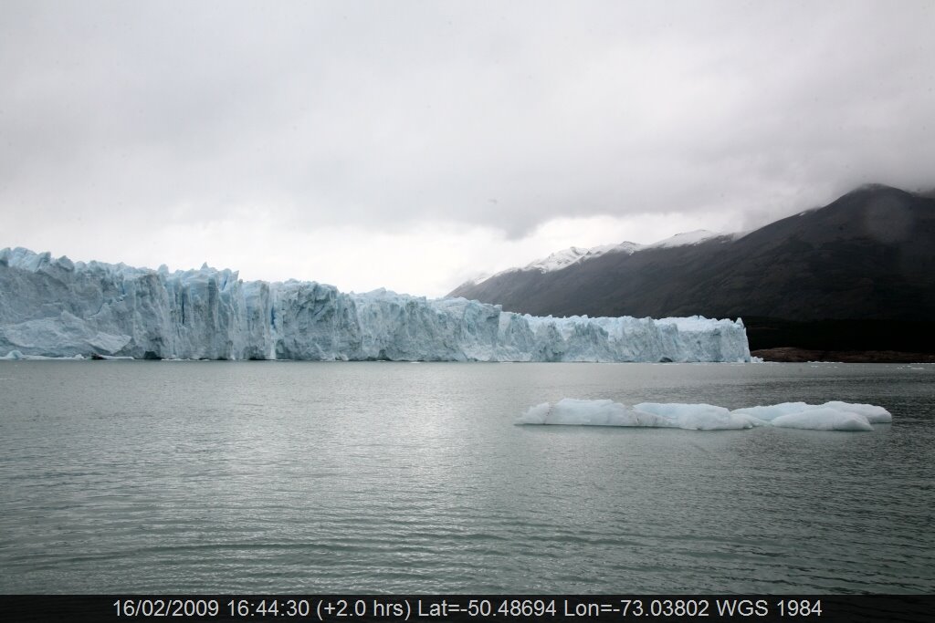 Glacier Perito Moreno 28 - Vu depuis le bateau sur le bras sud du Lago Argentino by Pierre Marc