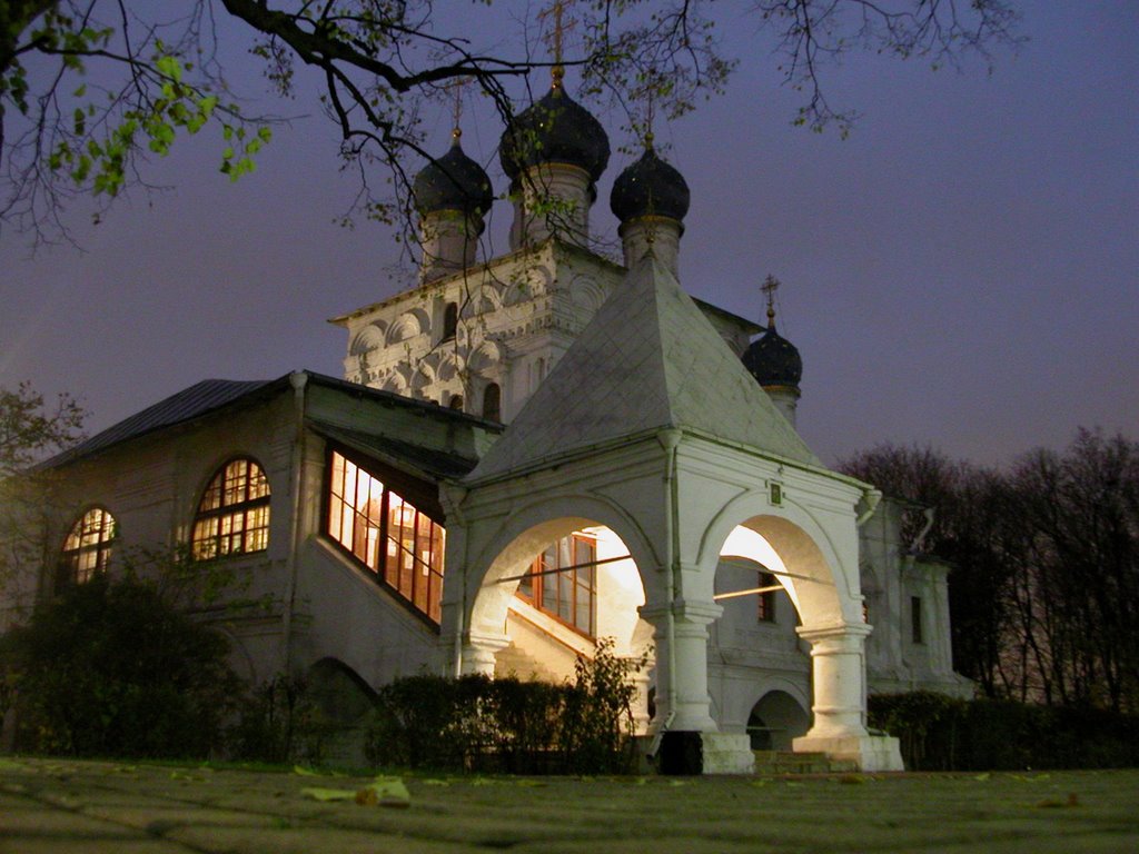 Kolomenskoye: Kazan church by LexxusNX