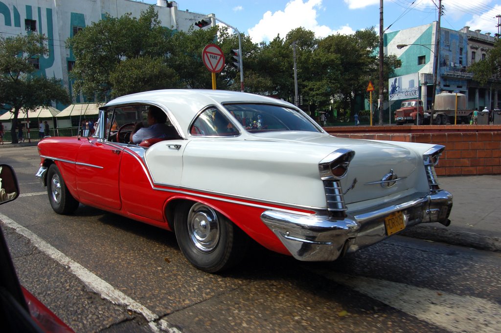 Classic car at Monte y Belascoain by eav