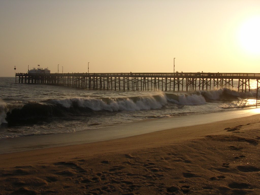 Balboa Peninsula Pier by Jakedp