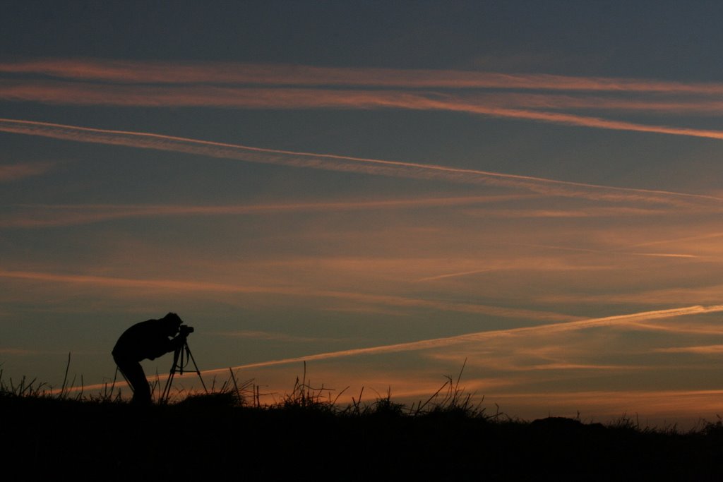 Wittenham Clumps by Wrenne by angus carr