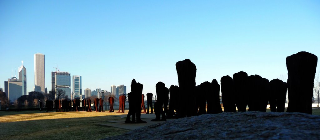 Headless iron mans wandering in Chicago? The AGORA sculpture by Magdalena Abakanowicz (looking north from Grant Park) by Ivano Gutz