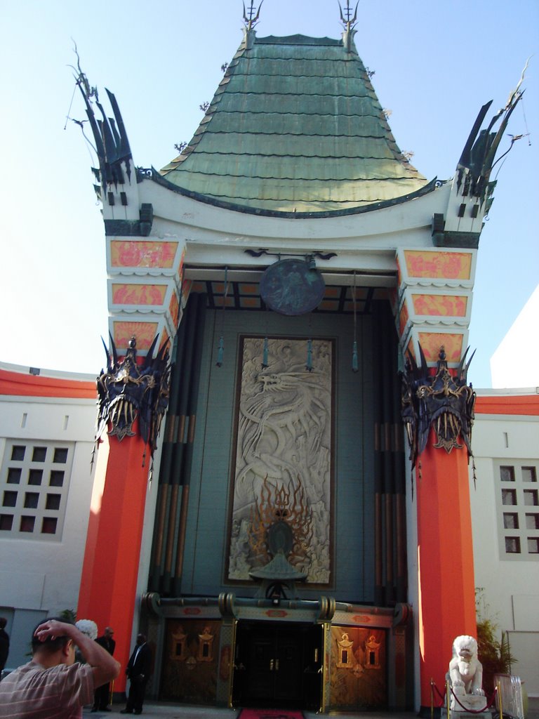 The Chinese Theatre in Hollywood by gogga