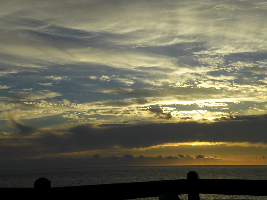 Atardecer nublado en La Maceta by jamesonq