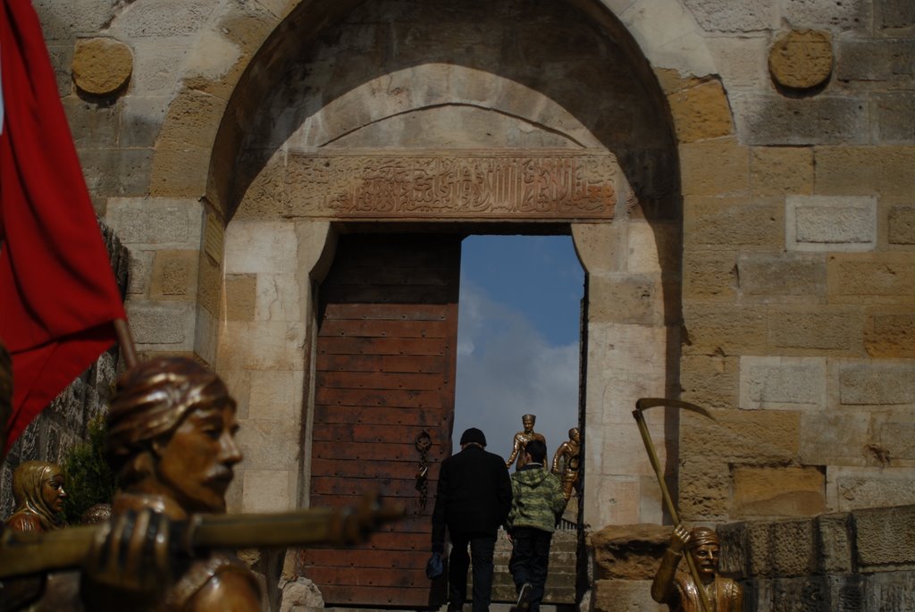 Gaziantep Kalesi Tepebaşı Gaziantep Turkey by Kafadengi Hüseyin