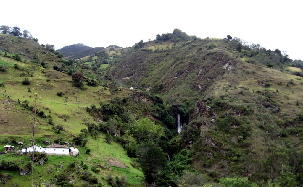 Cascadas de El Chorrerón en Mutiscua, Norte de Santander - Colombia by Silvano Pabón Villamizar