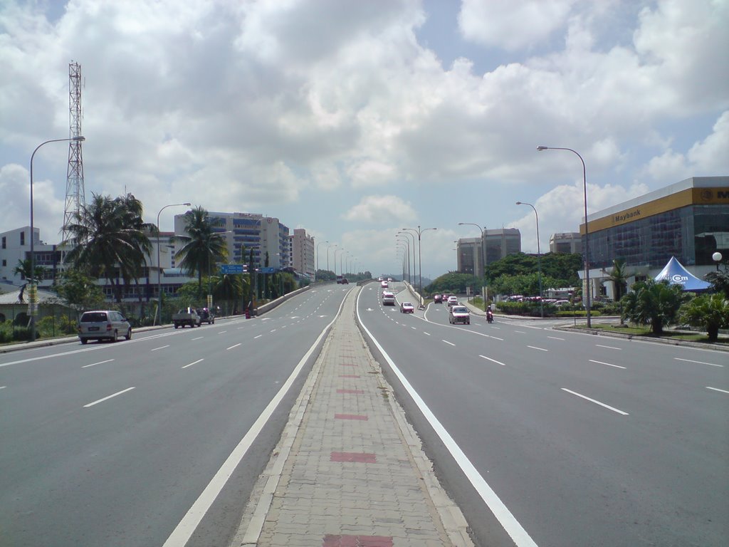 KK Karamunsing Highway by Rosle Basas