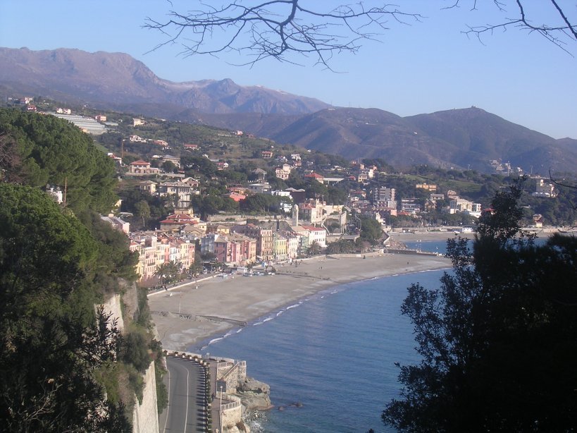 Celle Ligure visto dalla pineta Bottini by surlir