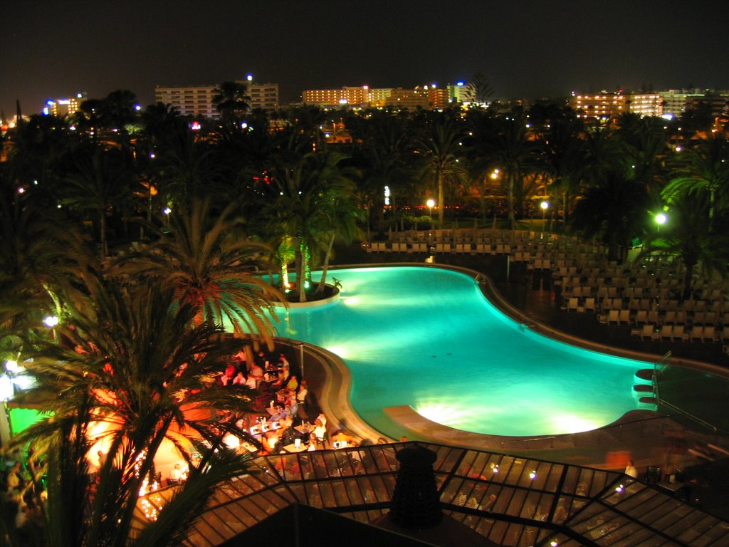 Gran Canaria - Playa des Ingles - Riu Papayas - Pool b Nacht by ErHe