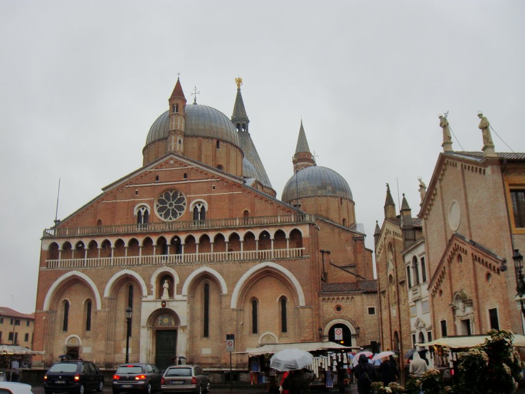 Basilica di SantAntonio by Tania Lugomer-Pomper