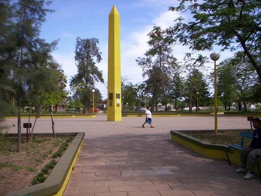 Obelisco en Plaza San Martín by elcastelero