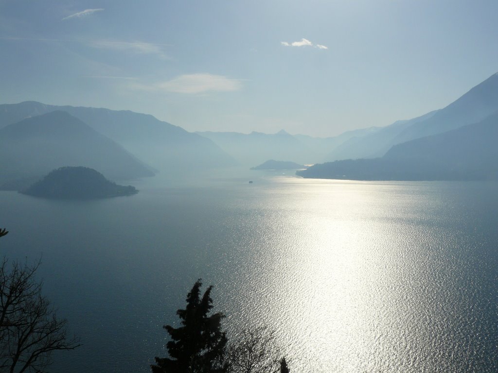 Panorama del lago di Como dal castello di Vezio by Stefano Sun Colturi