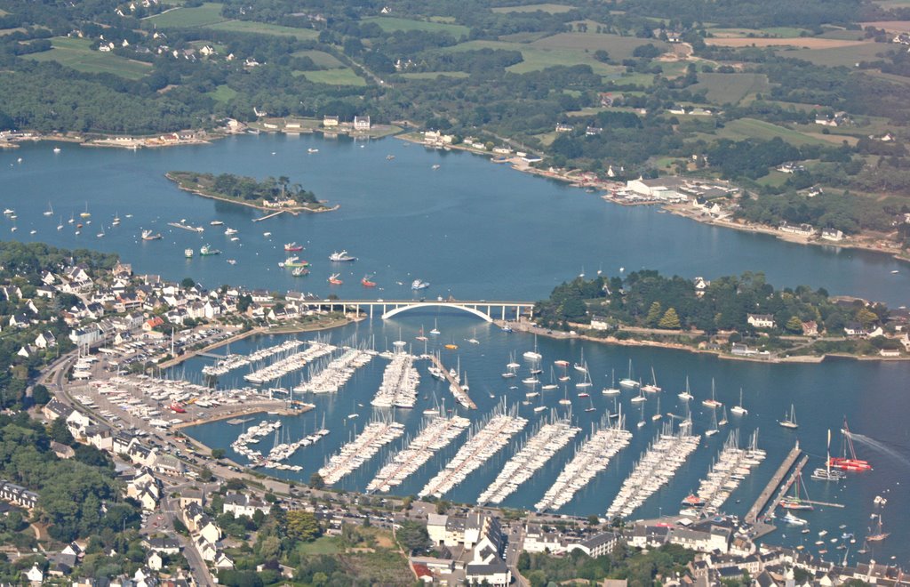 Le port de La Trinité sur Mer by f.  madic