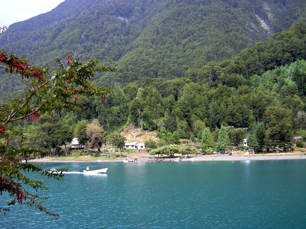 Lago Todos los Santos by Ruben Garay