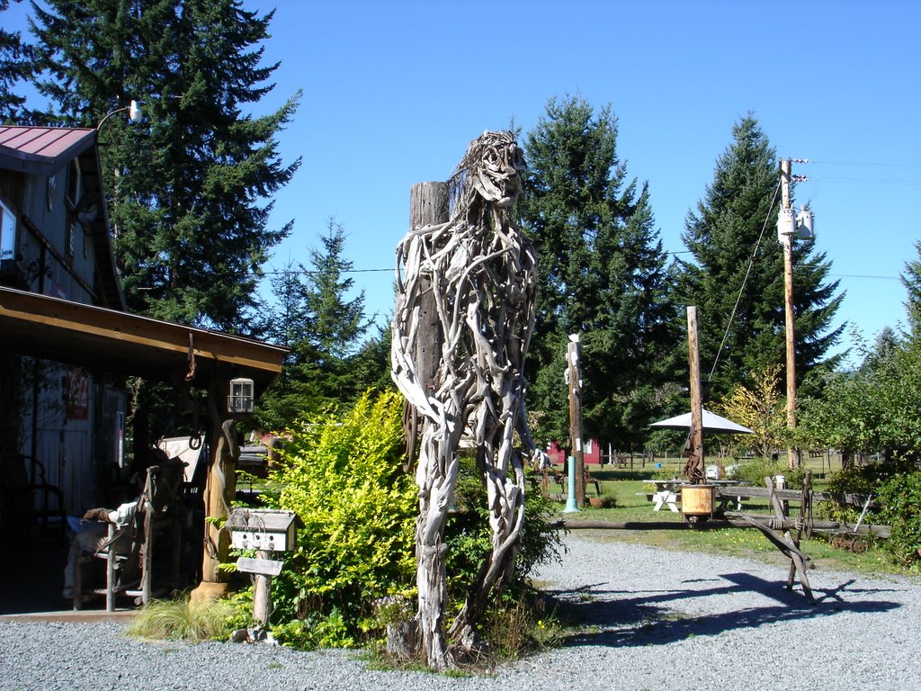 MUSEO "RECYCLED SPIRITS OF IRON", ENTRE ELBE Y ASHFORD, VIA MOUNT RAINIER PARK, WA (Nilda) by Nilda Rodriguez