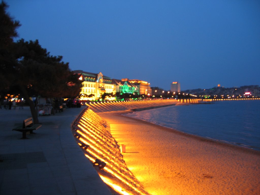 Qingdao Waterfront - At night by worldtattoo