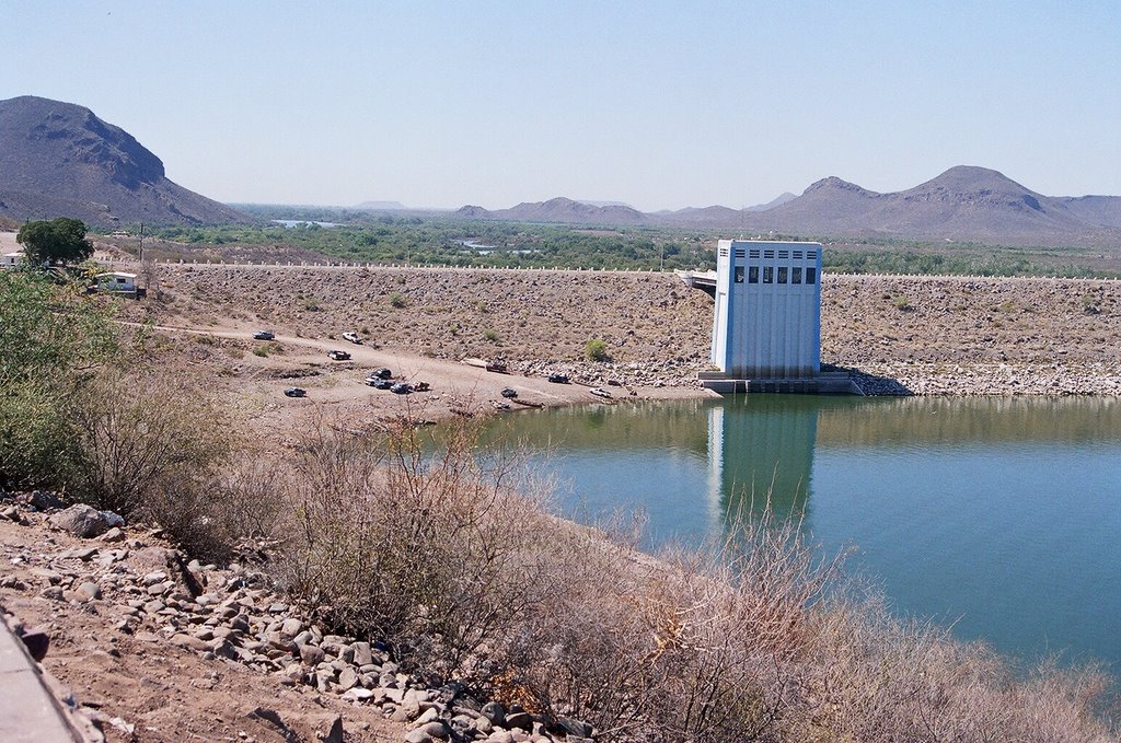 Presa del Ovichic by Alvaro Fernández K.