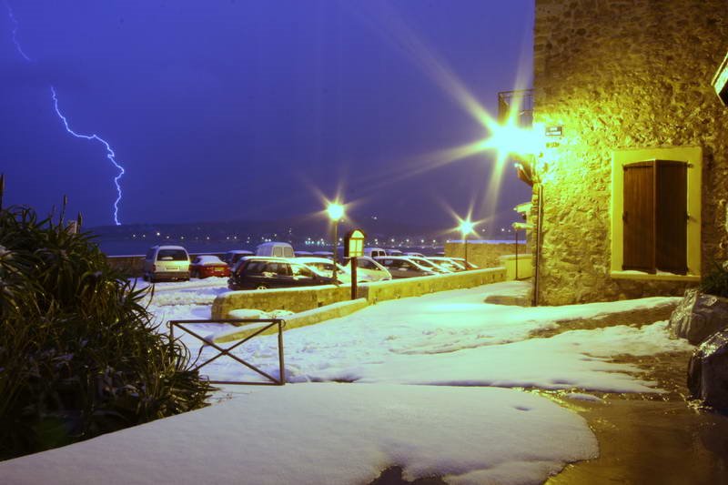 Light strike and snow in Antibes by bluemoray