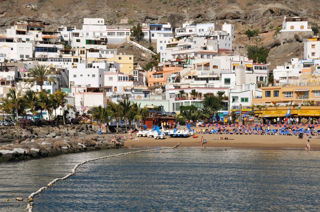 Puerto de Mogán by Frans van Leeuwen