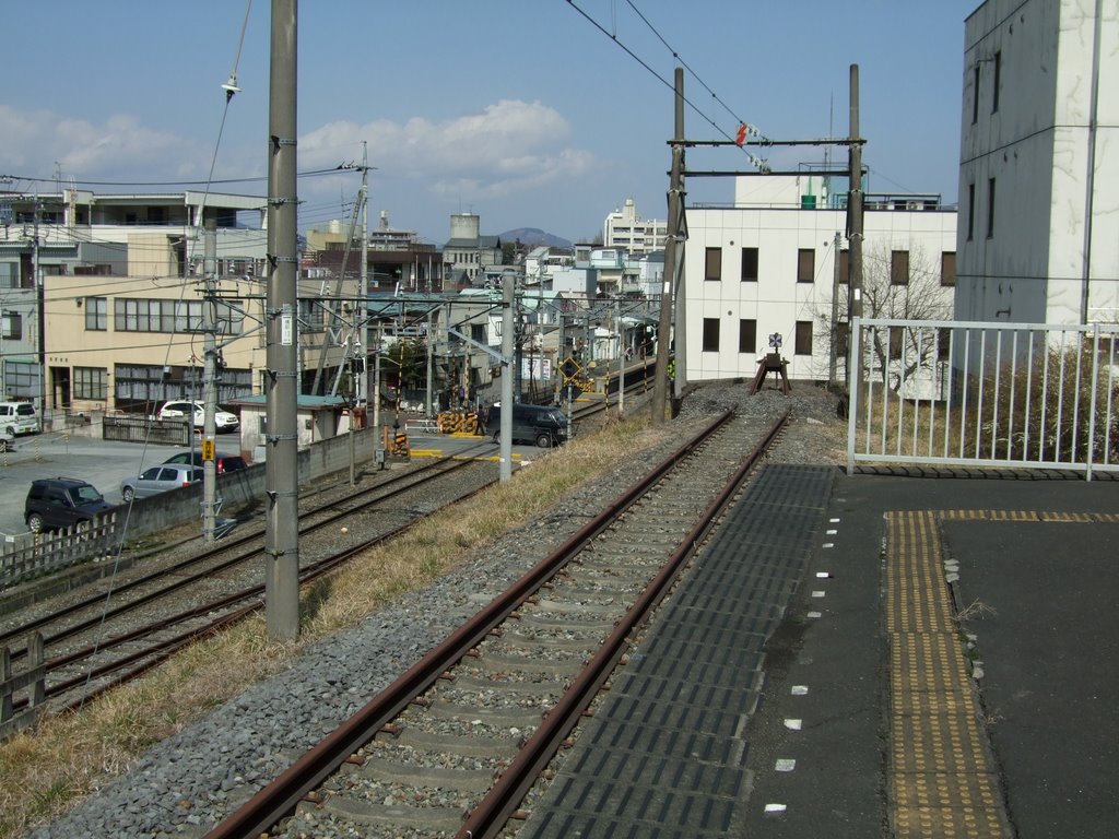 西武秩父駅ホームより御花畑駅方面 by hatsudoki