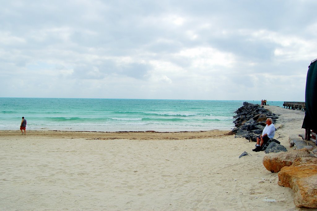 Pointe sud de la plage de SoBe by Marc BOVET-MORINON