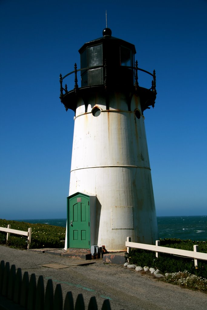 Pt. Montara Lighthouse by oregonduckbrad