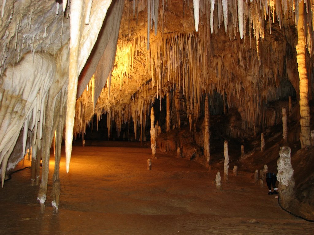 Great Hall at Hastings caves by Alex Dubrovin