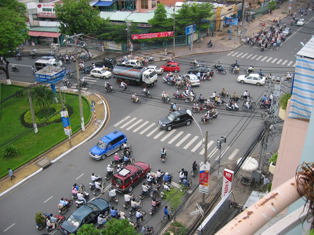 Normal Traffic intersection by Per Lindberg