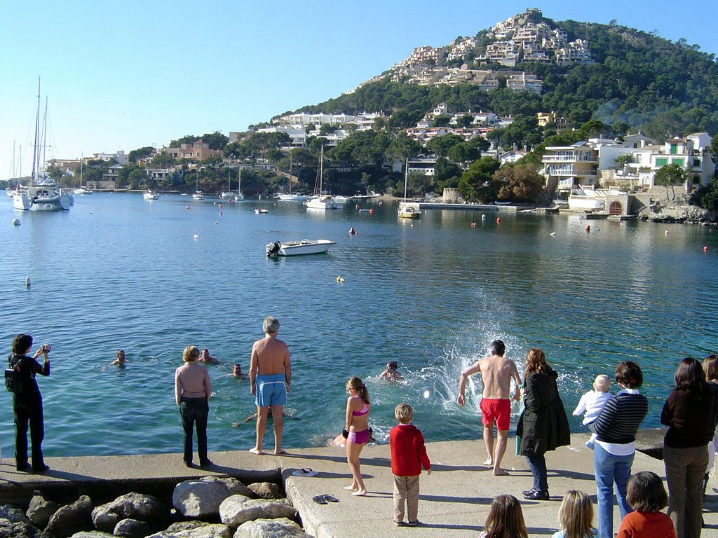 Early spring bath in Puerto Andraitx by Anette Roepstorff