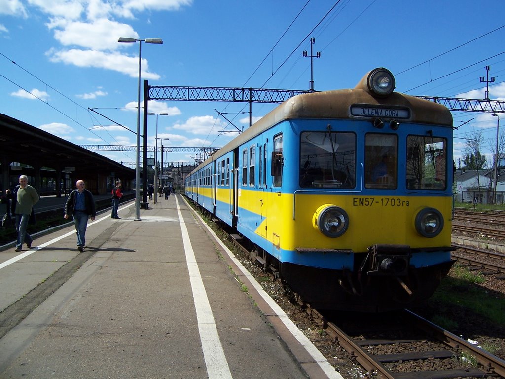 Jelenia Gora train station - view from outside train - EN57-1703ra by curious666