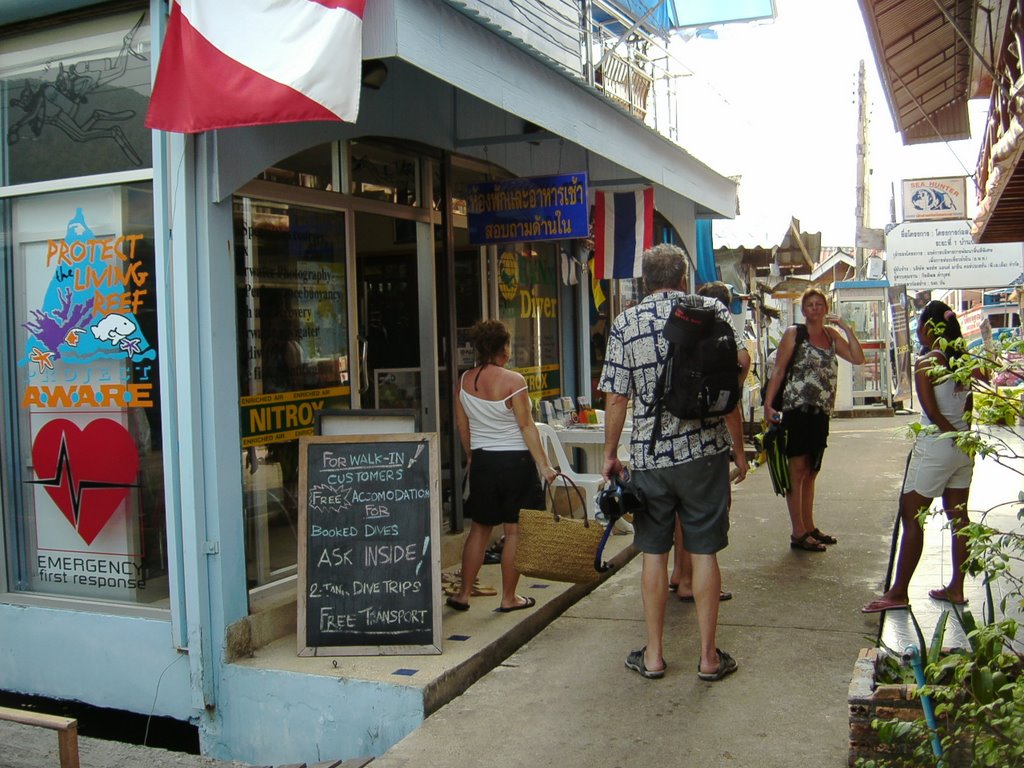 Koh Chang Tai, Ko Chang District, Trat, Thailand by Sami Pehkonen