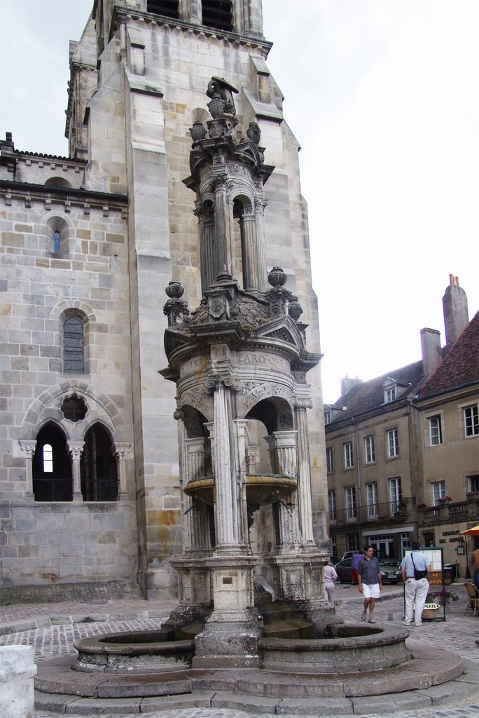 Fontana, Autun, agosto 2005 by Marco Ferrari