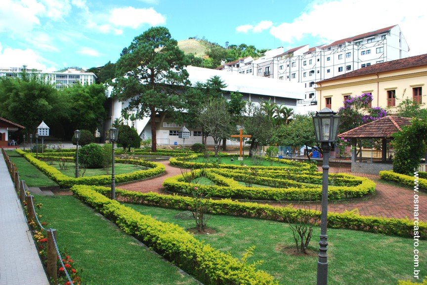 Jardins do Colégio Nossa Senhora das Dores. Foto: Osmar de Castro by Acervo Digital Castr…