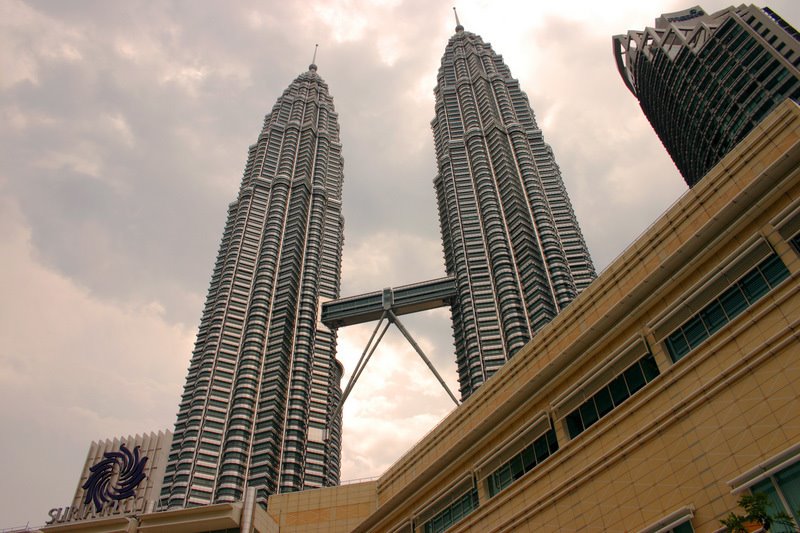 Petronas Towers by Michele Aiello