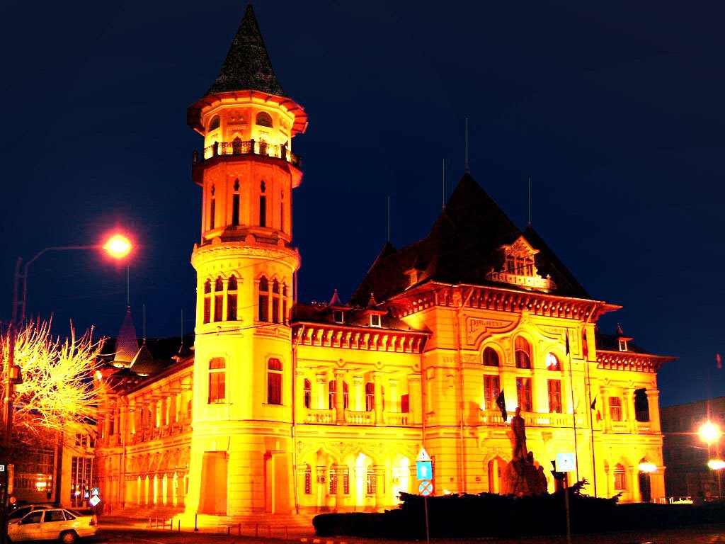 The City hall by night-El Ayuntamiento por la noche by Laurentiu Mitu