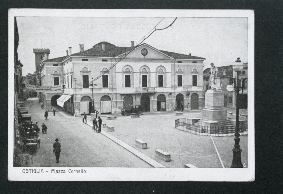 Ostiglia Piazza Cornelio anni '40 by Alberto Grigoli