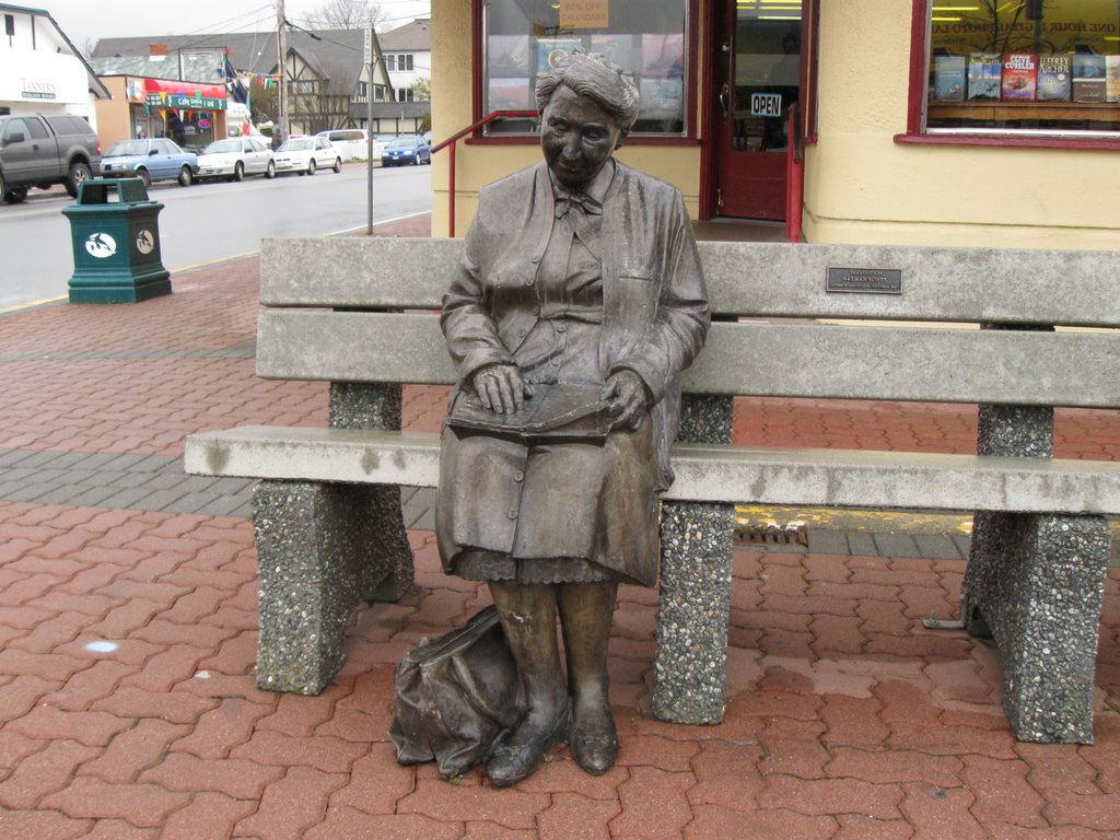 Another statue on Beacon Ave. by doug_wilson