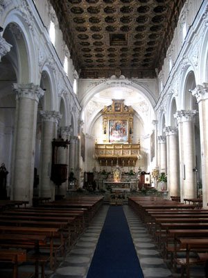 Santuario S.M. dei Miracoli - Andria - santuario fu costruito tra il IX ed il X secolo all’interno della lama di Santa Margherita. Il suo nome deriva dal ritrovamento di un’icona bizantina raffigurante la Vergine, seduta su di un trono, con il Bambino sulle ginocchia, avvenuto nella seconda metà del sedicesimo secolo. by fidelisandria