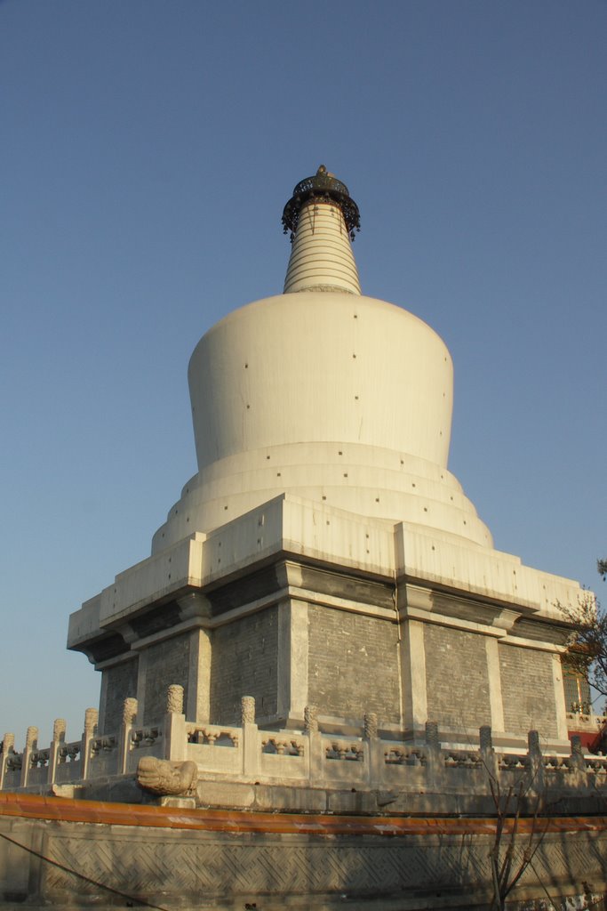 Pagoda in BeiHai 白塔 by juelich