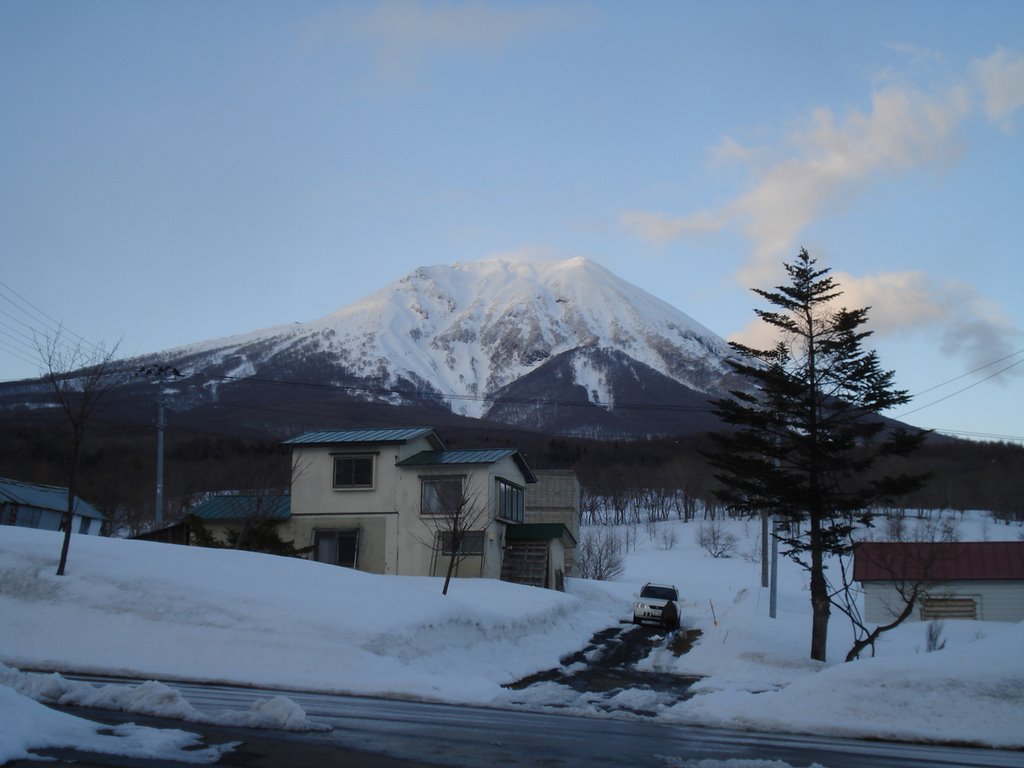 Mt Iwaki with snow by Yukiko8888