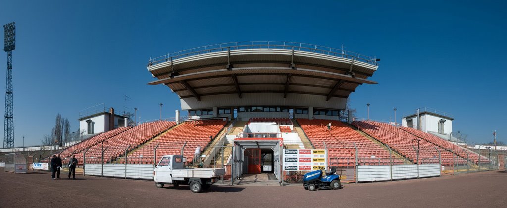 Stadion - Tribüne by Thoralf Schade