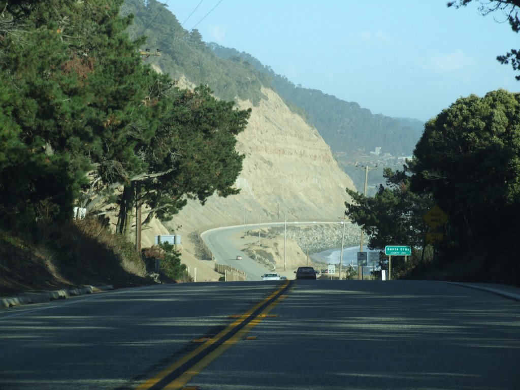 Highway 1 Santa Cruz County line, 30 august 2008 by Jolivo