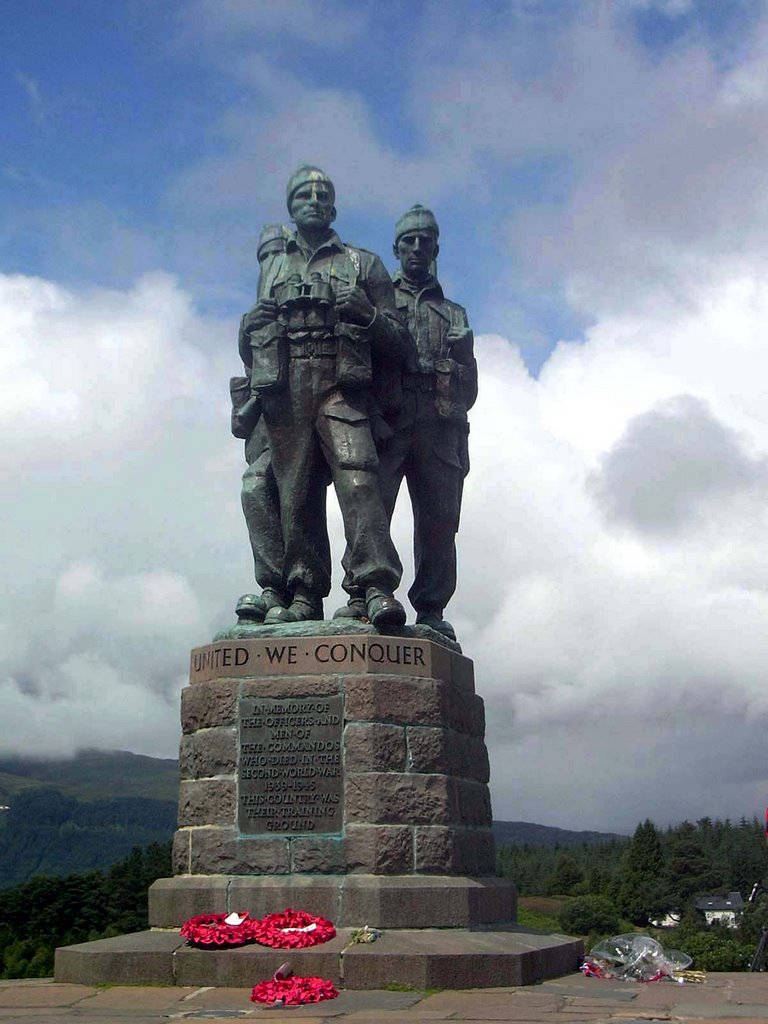 Commando Monument by gsskimsing