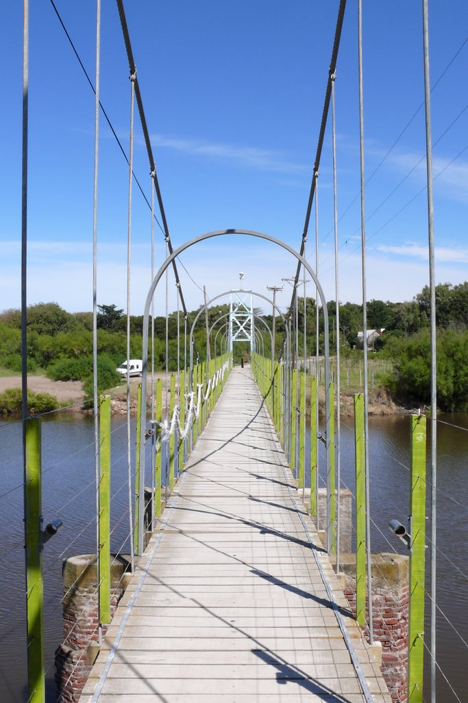 Puente Peatonal Colgante by Galoware